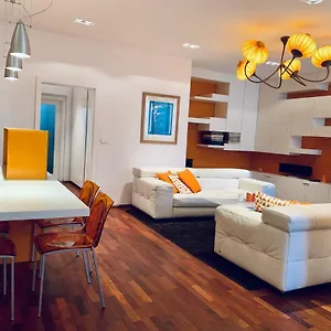 luxury-apartment-in-the-center-of-prague.praguehotelsweb.com/